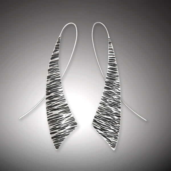 Curvature Earrings - Hammered Texture