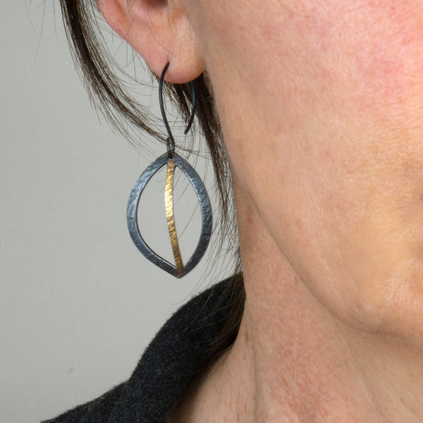 Hollow Leaf Keum-boo Earrings - Oxidized